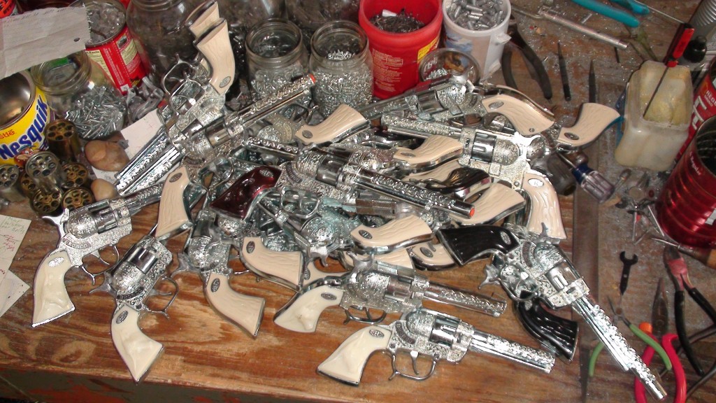 2 Wild West Die-Cast Metal Pistol Western Cowboy Toy Cap Guns SALE 